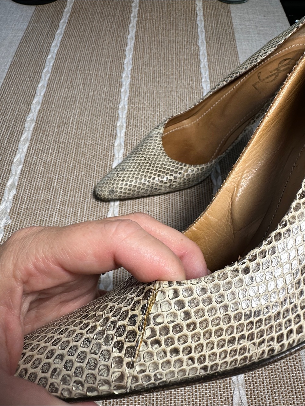 *VINTAGE YVES SAINT LAURENT YSL PYTHON LEATHER SNAKESKIN HEELS* - Picture 10 of 11